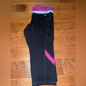 Old Navy Active Magenta and Black Leggings